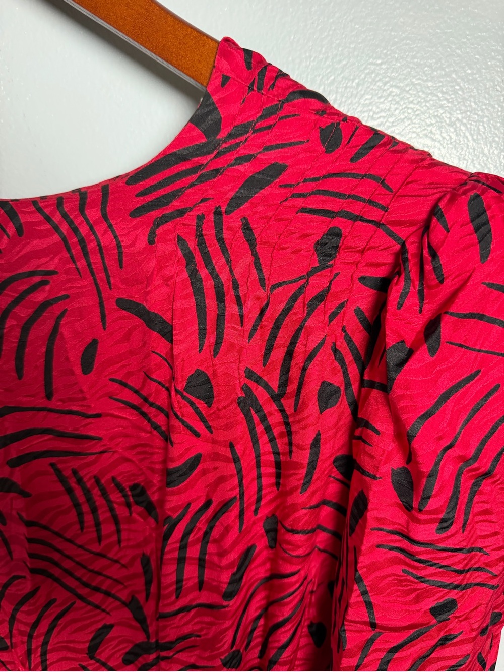 Vtg 100% Silk Red Patterned Long-Sleeve Midi Dress - Picture 5 of 10